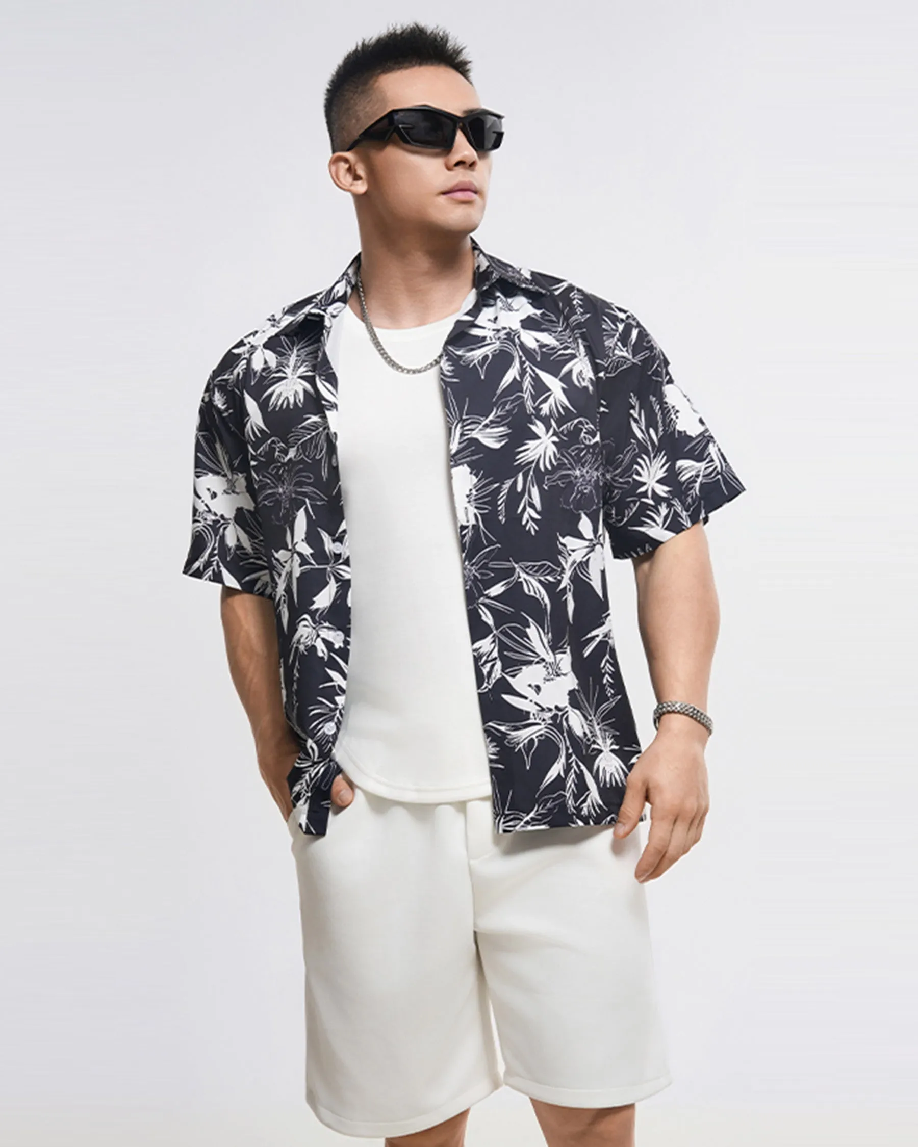 Holiday print SS shirt flora New(Final Sale–No Return or Exchange) sold by Aha Selected product image thumbnail 3