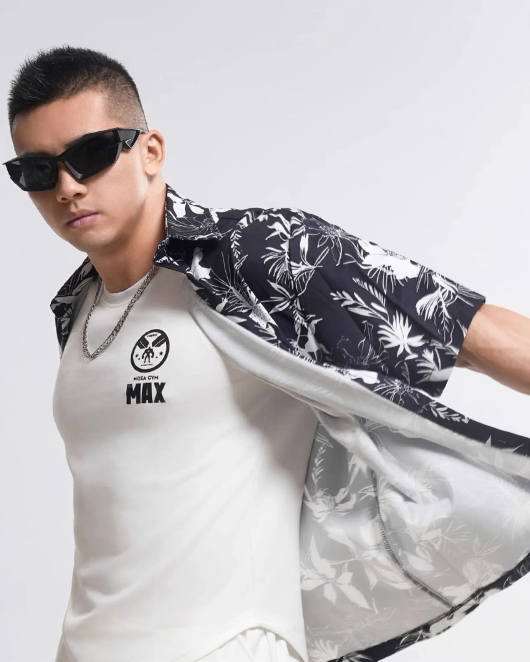 Holiday print SS shirt flora New(Final Sale–No Return or Exchange) sold by Aha Selected product image thumbnail 5