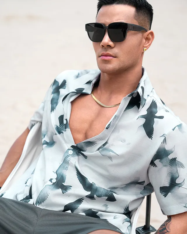 Holiday print SS shirt Pigeon sold by Aha Selected