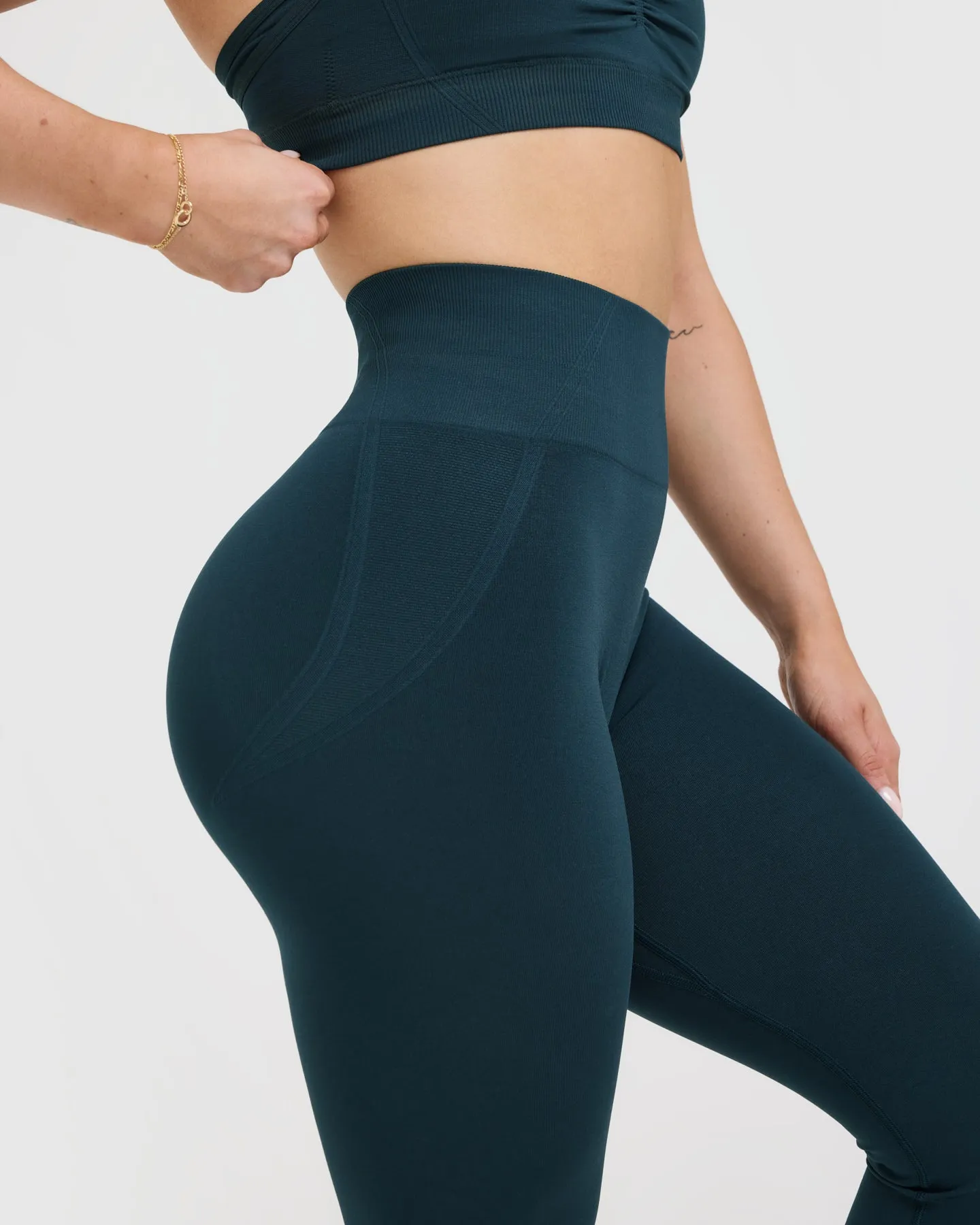 Effortless Seamless Leggings | Oil Blue sold by Oner Active product image thumbnail 4