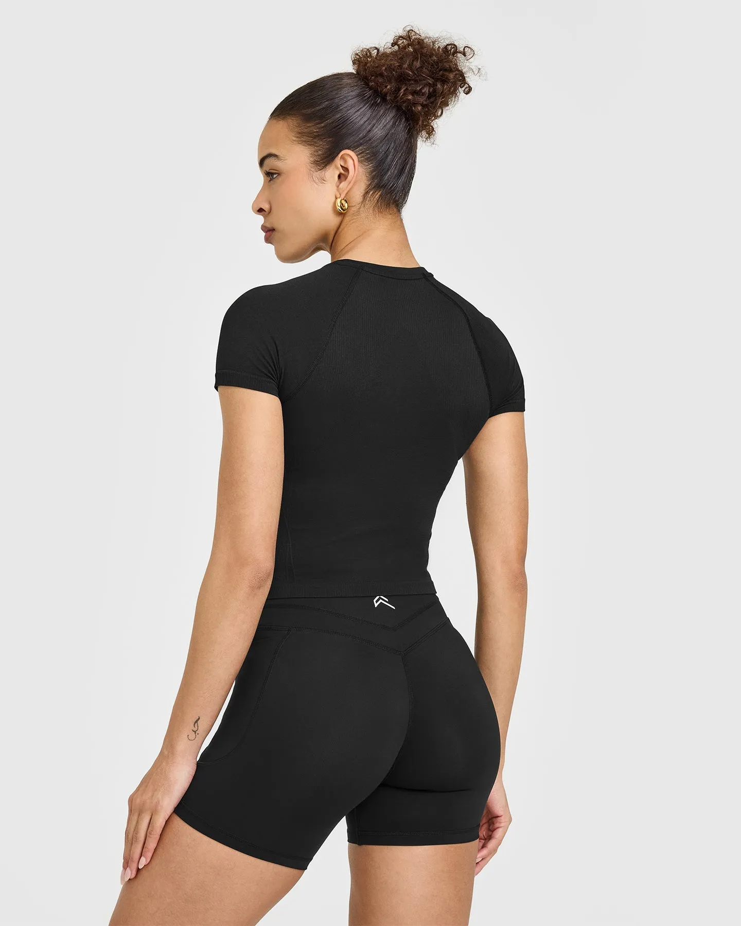 Go To Seamless Fitted Mid Top | Black sold by Oner Active product image thumbnail 4