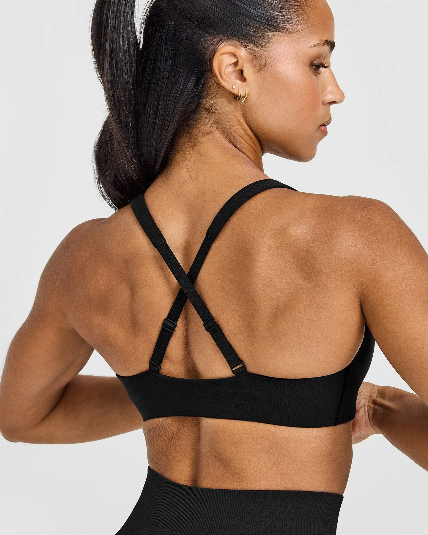 EasyLift™ Cross Back Sports Bra with White Logo | Black sold by Oner Active product image thumbnail 4