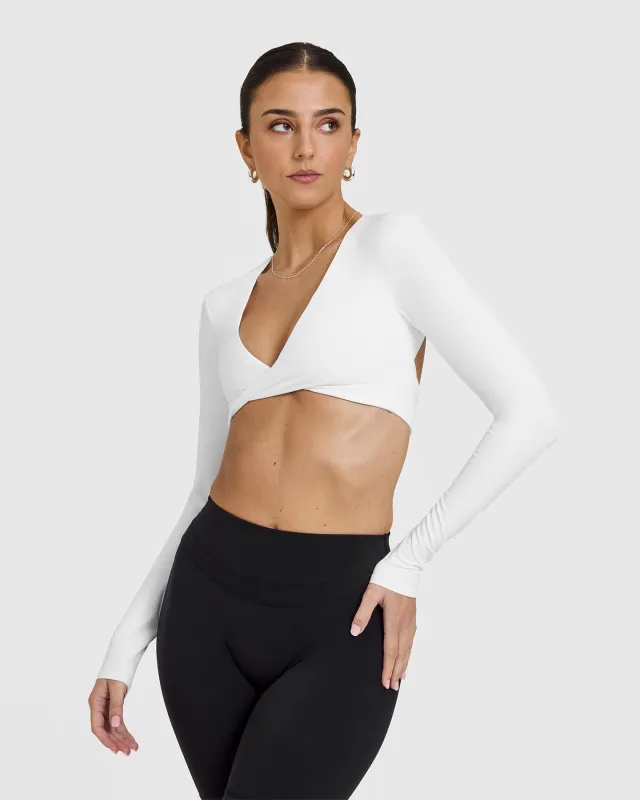 UnifiedMove⢠Twist Front Long Sleeve Crop Top | White made by Oner Active