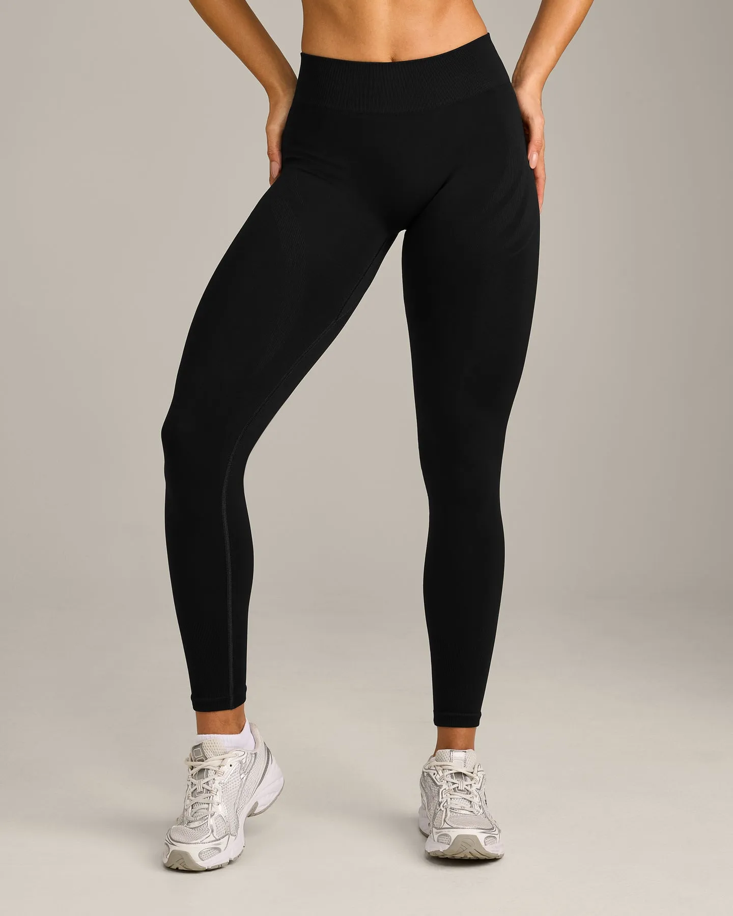 EnhanceLift™ Seamless Leggings with Grey Logo | Black sold by Oner Active product image thumbnail 2