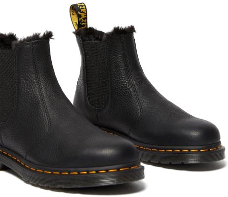 2976 Faux Fur Lined Chelsea Boots - Unisex|-|Bottes Chelsea en cuir 2976 doublées de fourrure synthétique - Unisexe sold by The Last Hunt