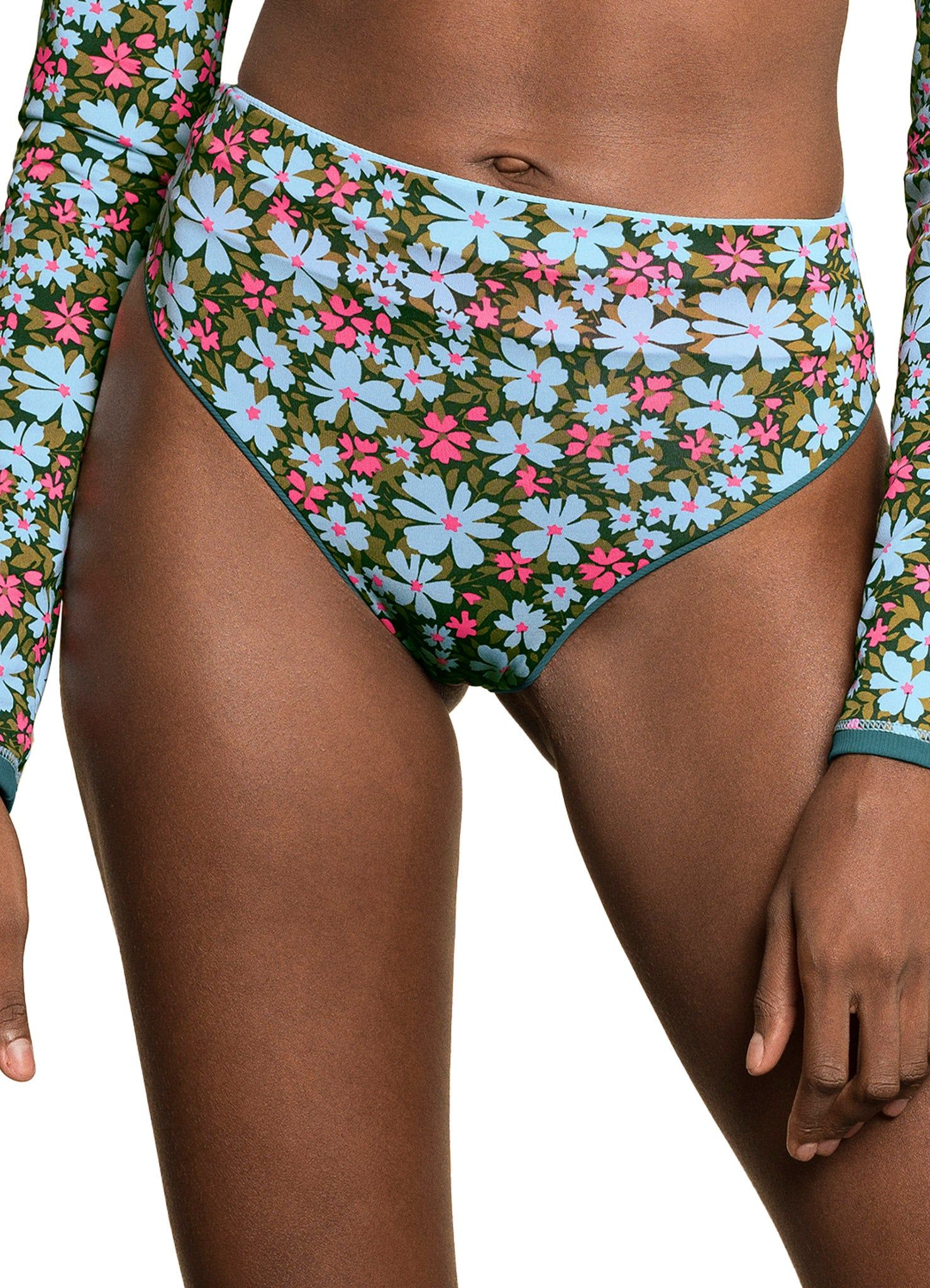 Suzy V High Rise Bikini Bottom Reversible - Women's|-|Bas de bikini réversible taille haute Suzy V - Femme sold by The Last Hunt product image thumbnail 3