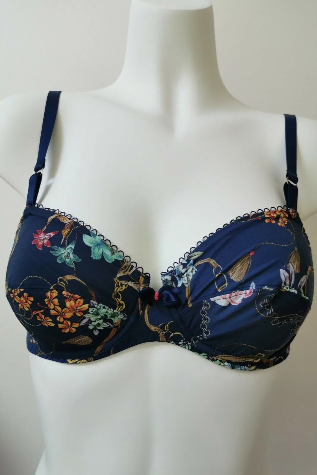 Antigel G81 Folie Foulard Underwired full cup bra sold by Antigel product image thumbnail 4