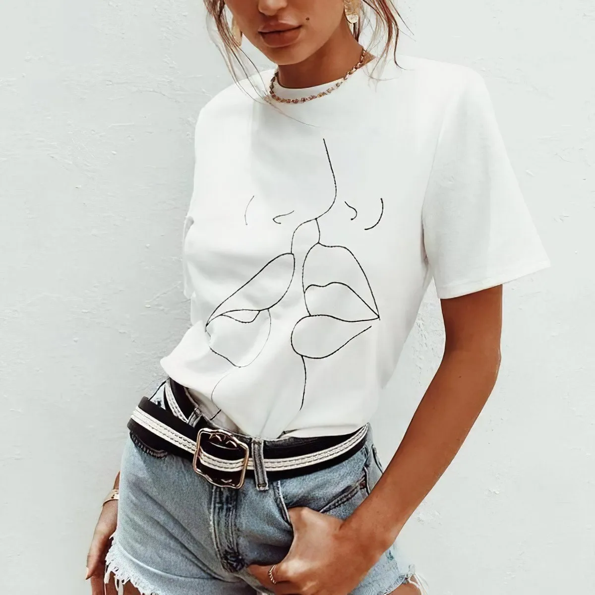 Just The Kiss Tee sold by Empty Soda product image thumbnail 2