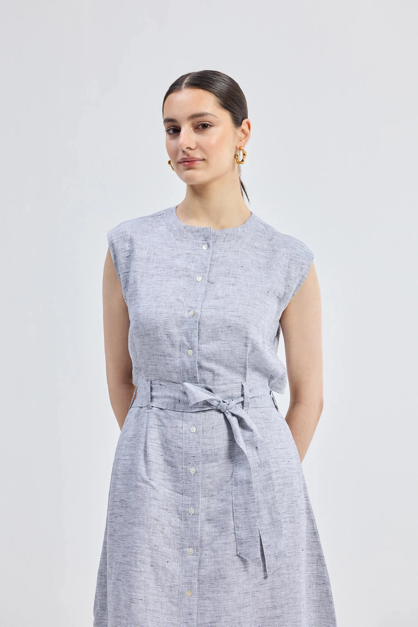 Back Cut Out Linen Dress sold by Reistor product image thumbnail 5