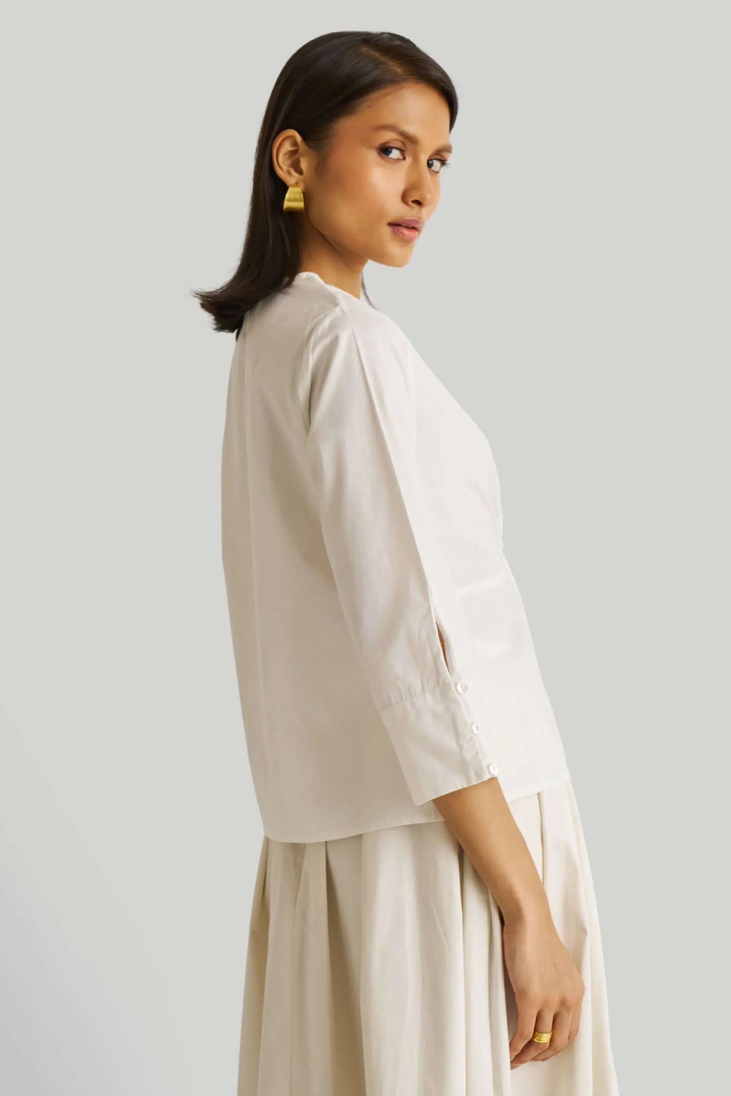 Front Twist Top in White sold by Reistor product image thumbnail 2