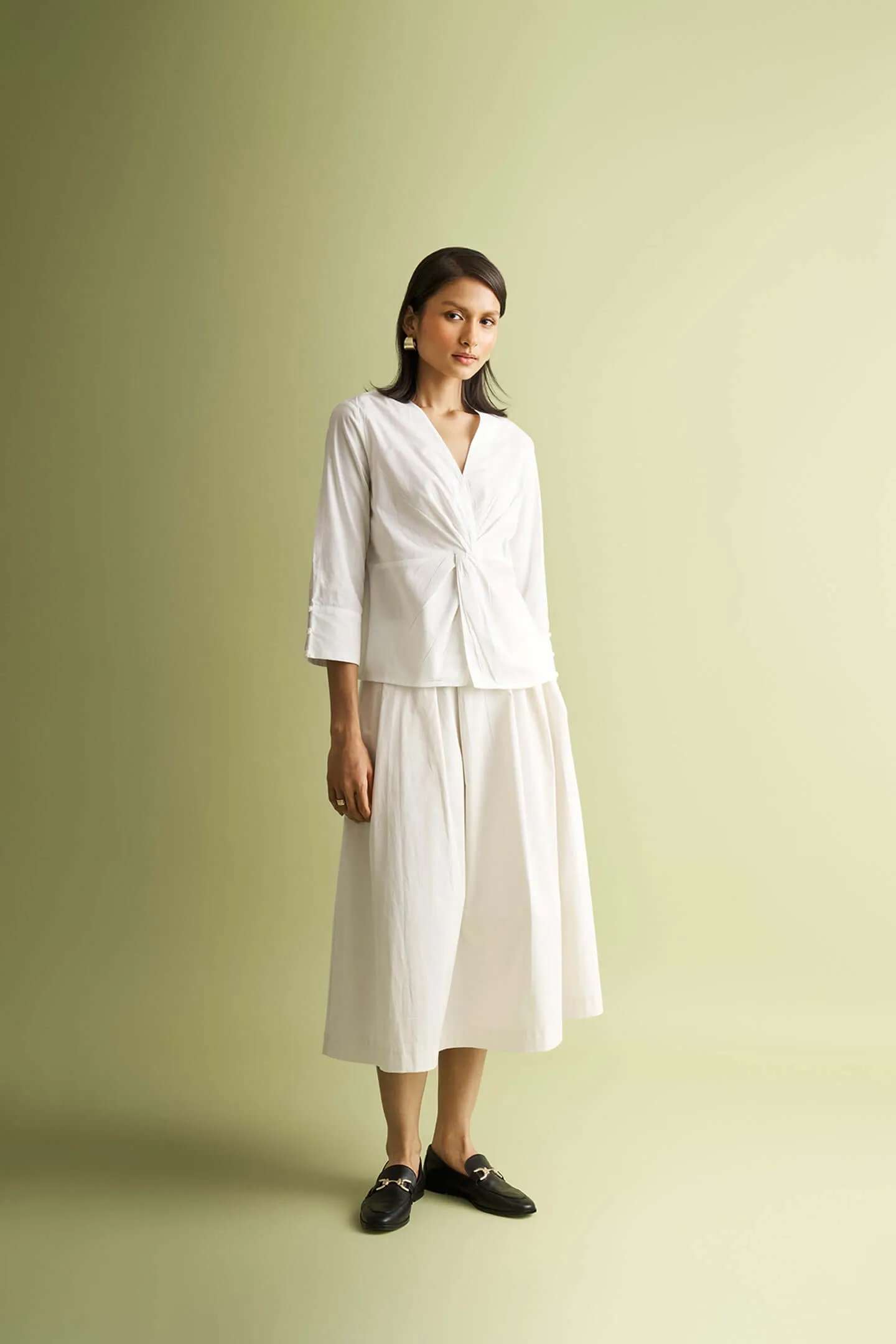 Front Twist Top in White sold by Reistor product image thumbnail 5