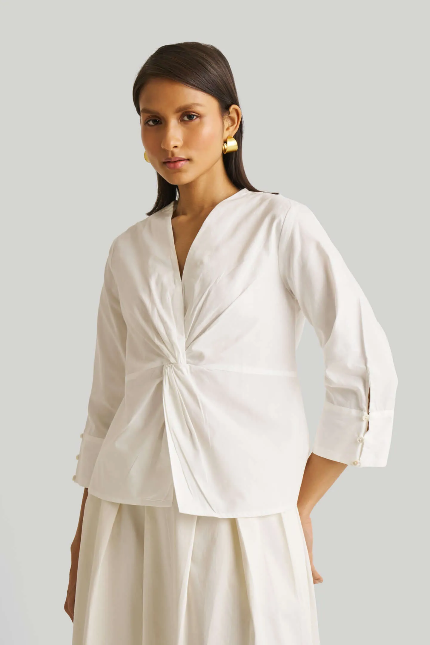 Front Twist Top in White sold by Reistor product image thumbnail 4