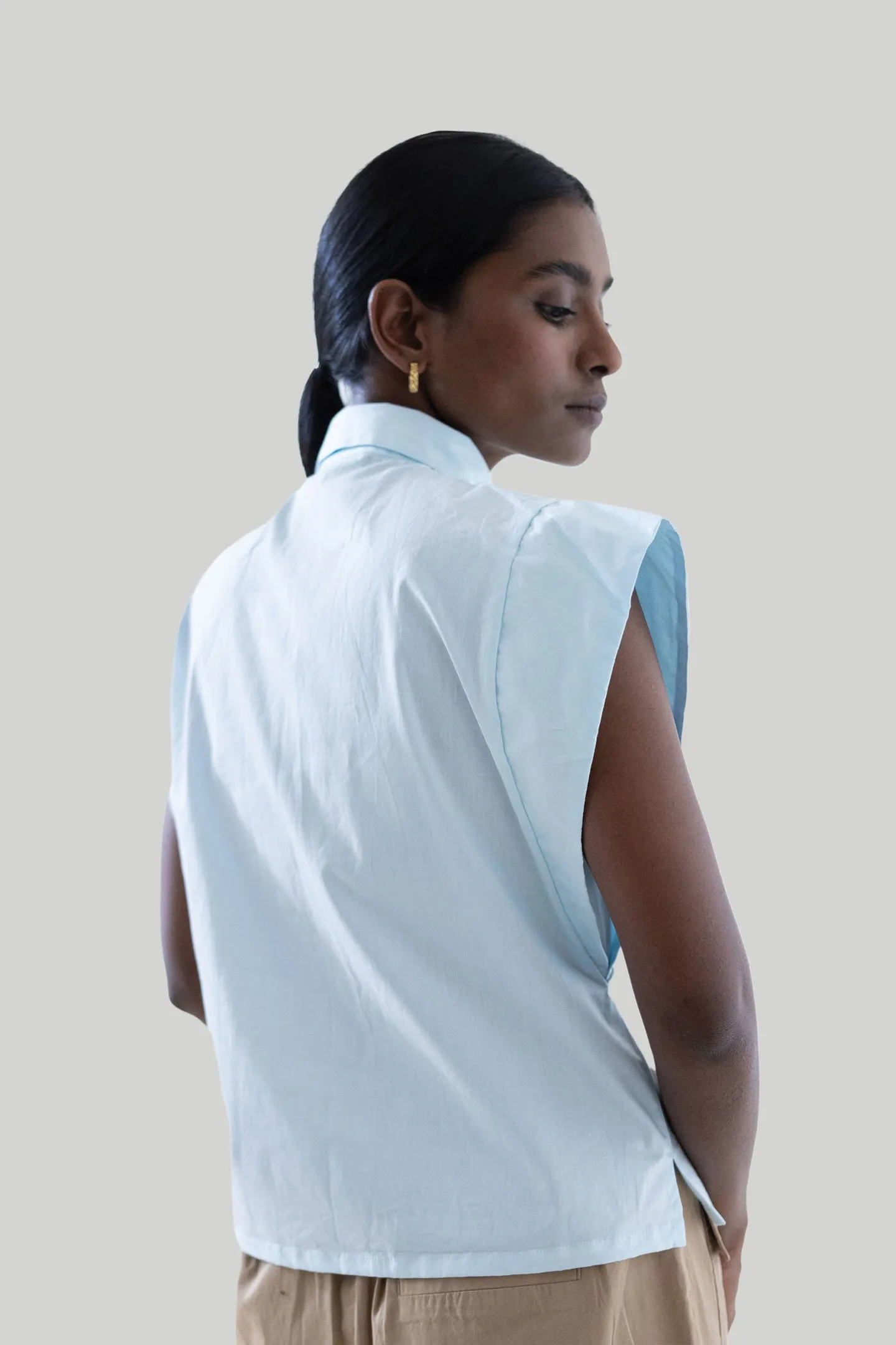 The Perfect Summer Button Down in Blue sold by Reistor product image thumbnail 2