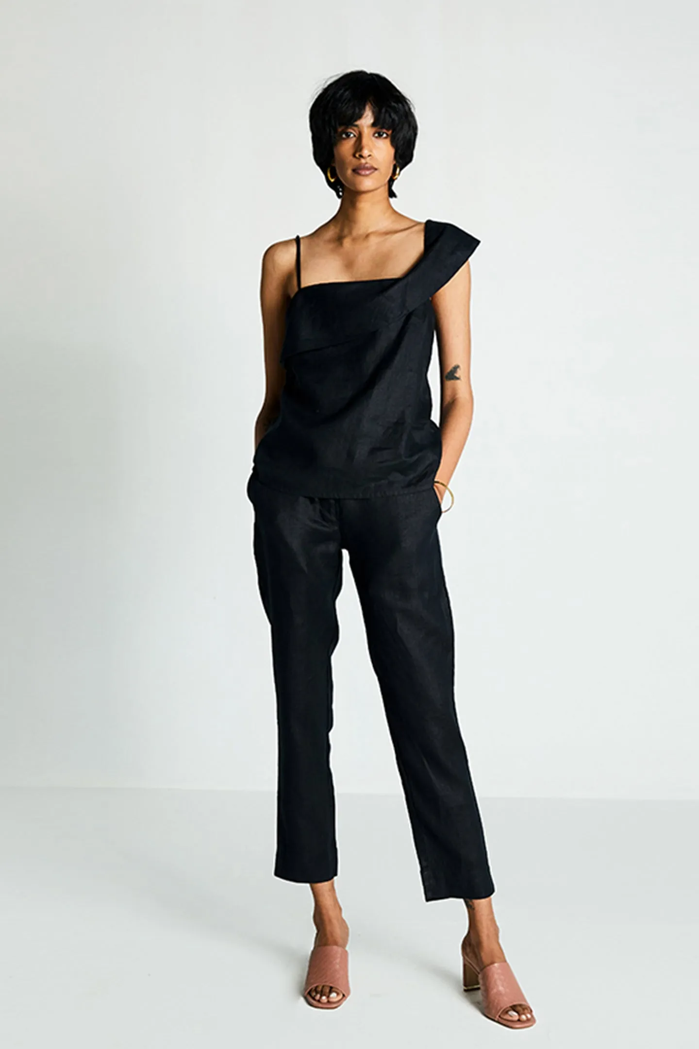 The Wandering Wave Top in Black sold by Reistor product image thumbnail 4