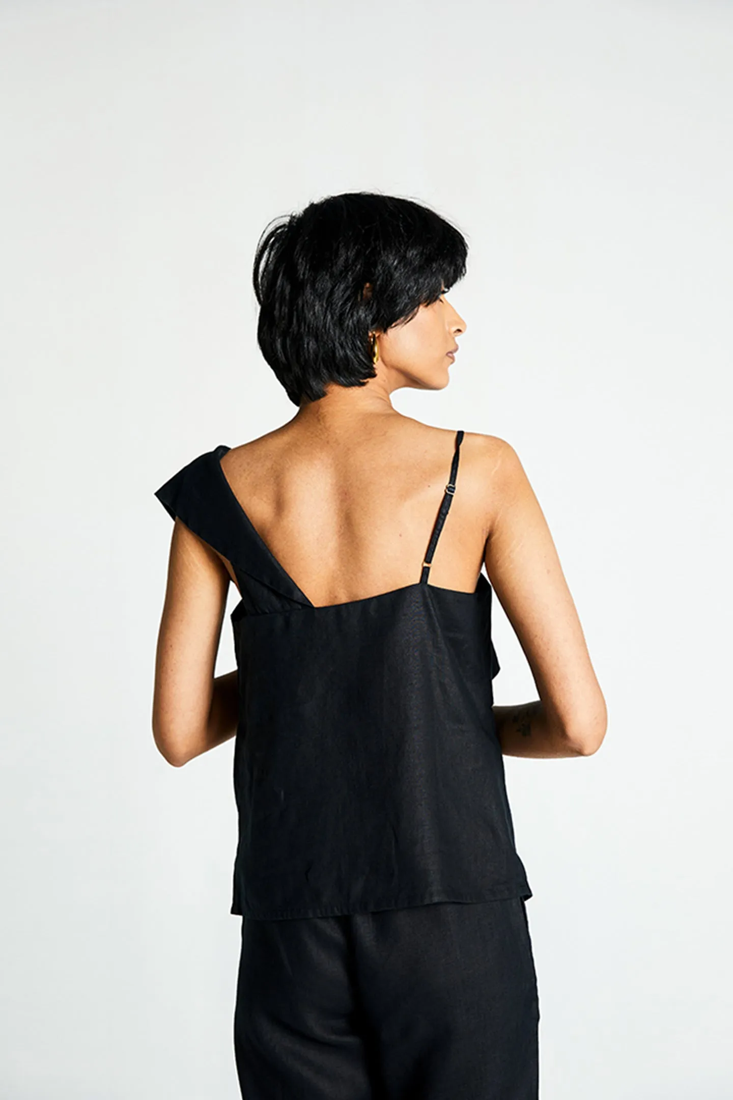 The Wandering Wave Top in Black sold by Reistor product image thumbnail 2