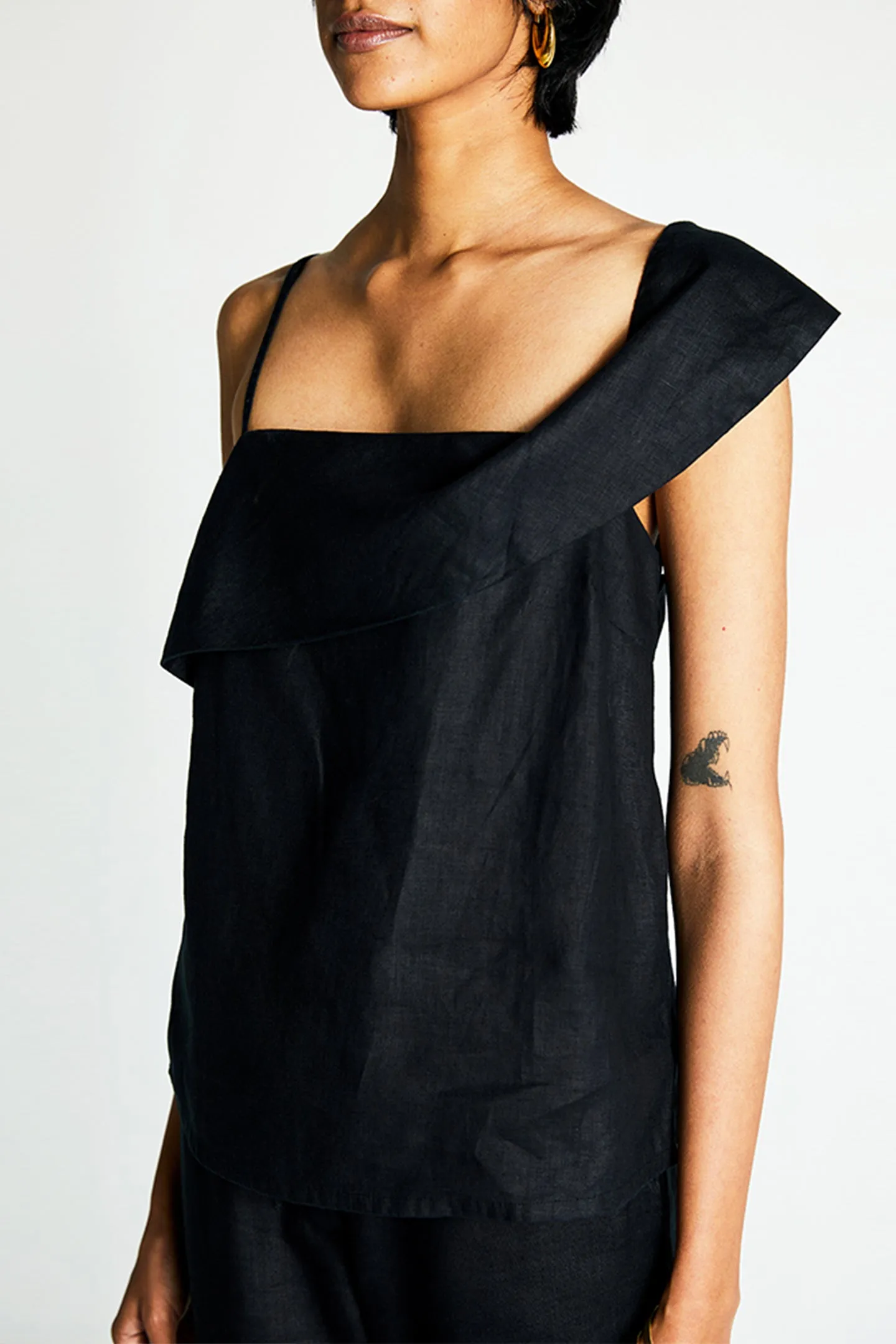 The Wandering Wave Top in Black sold by Reistor product image thumbnail 3