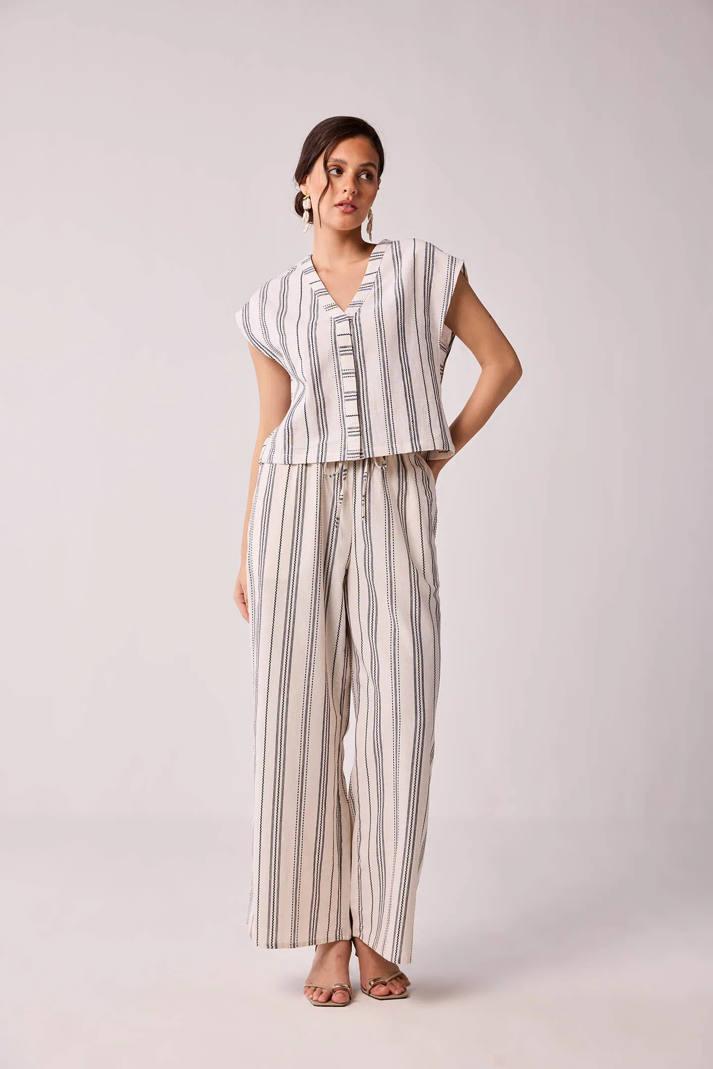Wide-leg Drawstring Pants in Stripes sold by Reistor product image thumbnail 4