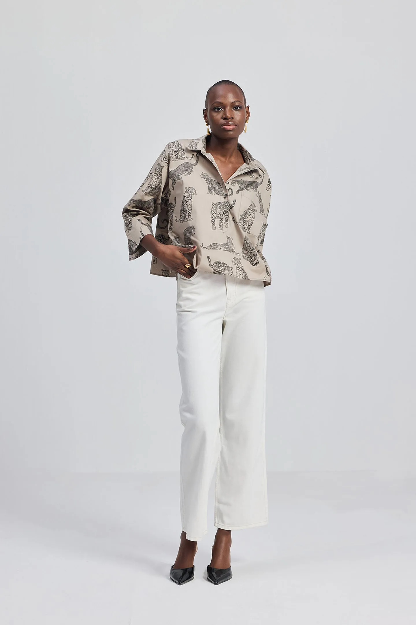 Oversized Cropped Front-buttoned Shirt In Animal Print sold by Reistor product image thumbnail 5