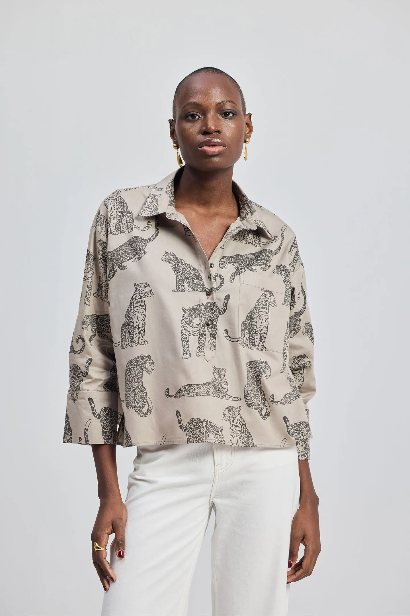 Oversized Cropped Front-buttoned Shirt In Animal Print sold by Reistor