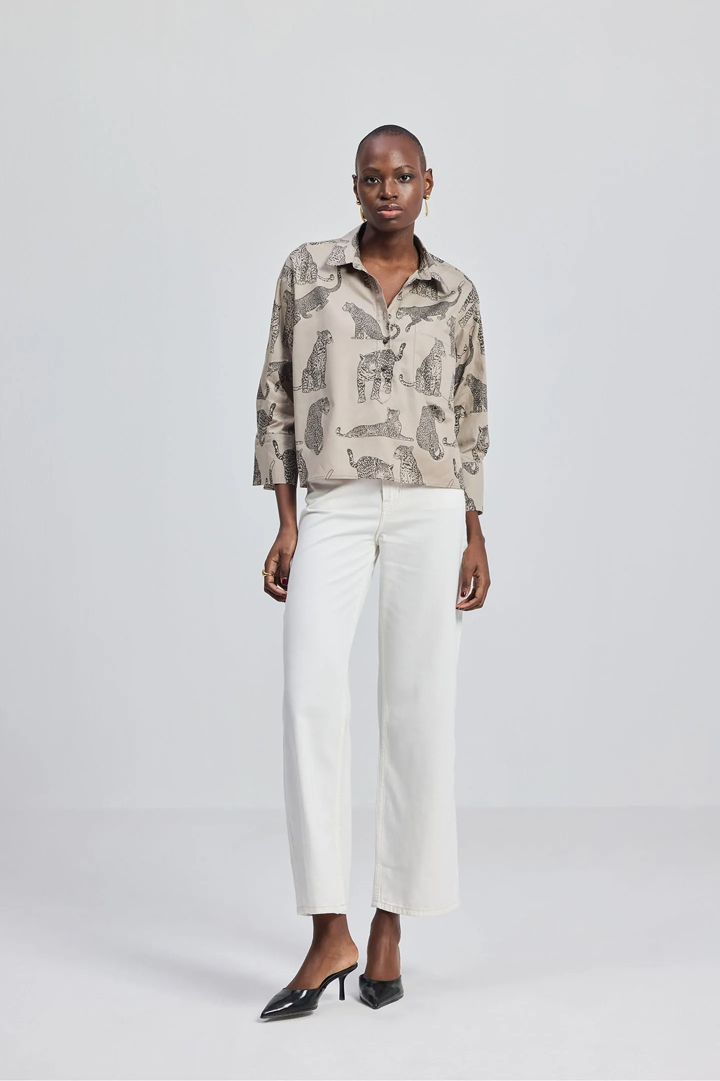 Oversized Cropped Front-buttoned Shirt In Animal Print sold by Reistor product image thumbnail 3