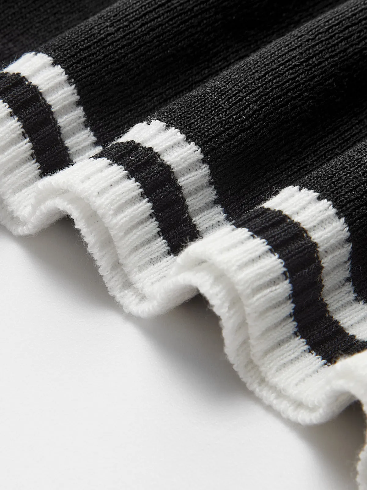 Contrast Binding V-Neck Knit Jumpsuits sold by COMMENSE product image thumbnail 4