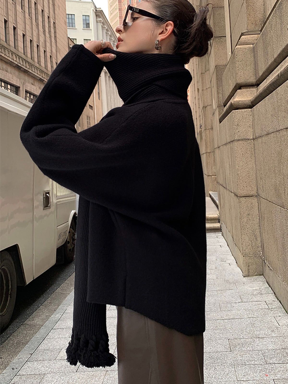 V-neck Knit Sweater With Matching Fringed Scarf sold by COMMENSE product image thumbnail 3