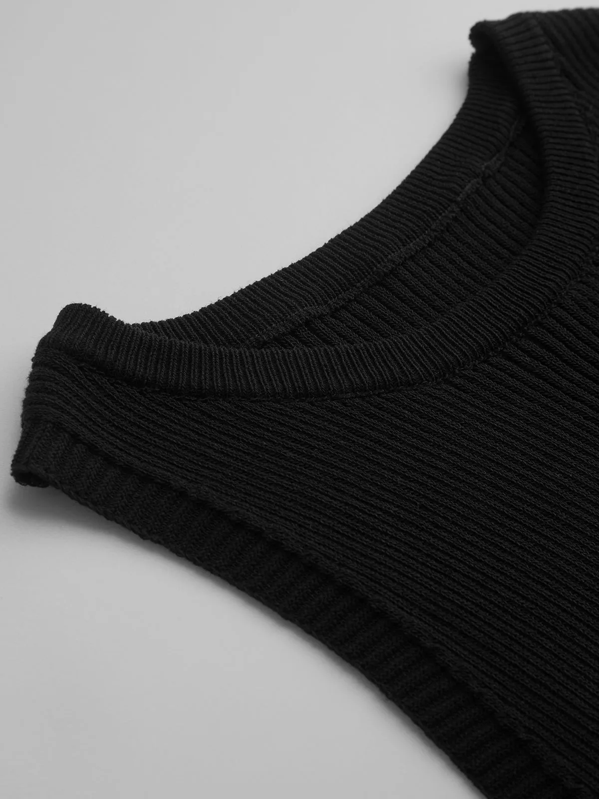 Contrast Trim Slim Sweater Vest sold by COMMENSE product image thumbnail 3