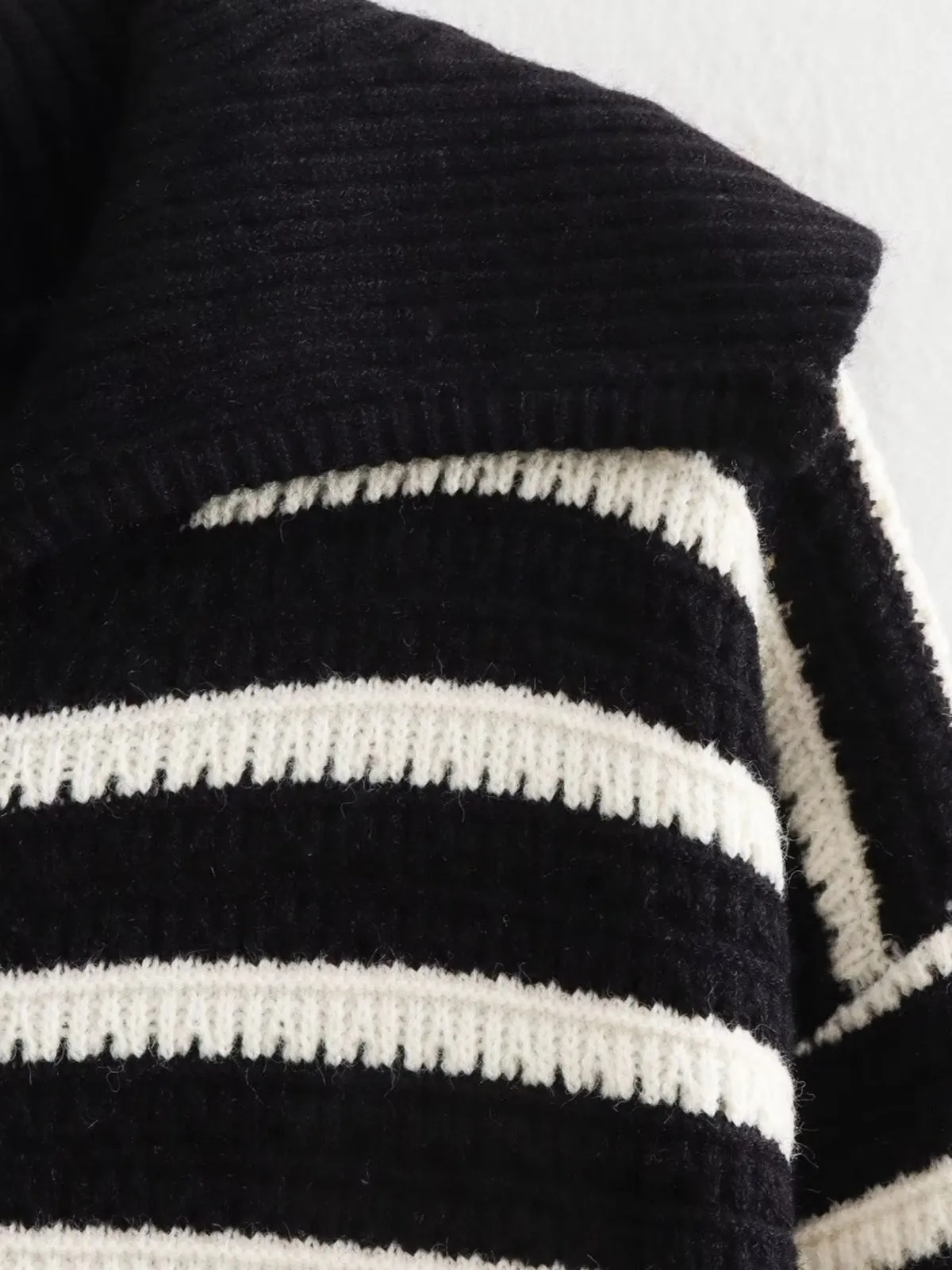 Nostalgia Stripe Zippered Cardigan sold by COMMENSE product image thumbnail 4