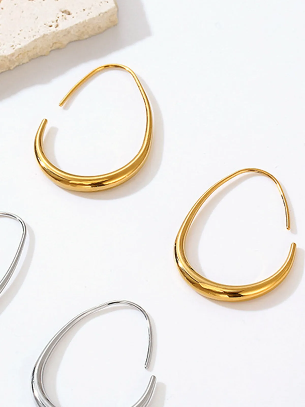 Golden Fluid Hoop Earrings sold by COMMENSE product image thumbnail 3