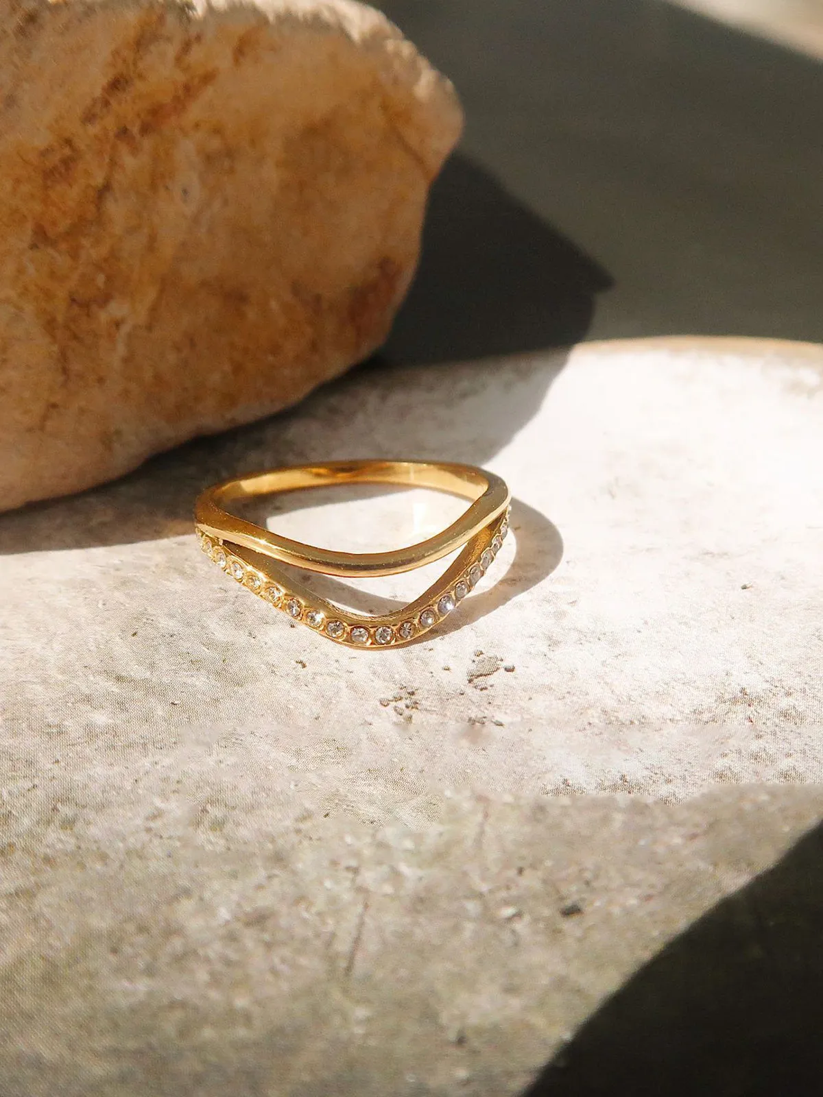 Golden Diamond Wave Ring sold by COMMENSE product image thumbnail 2