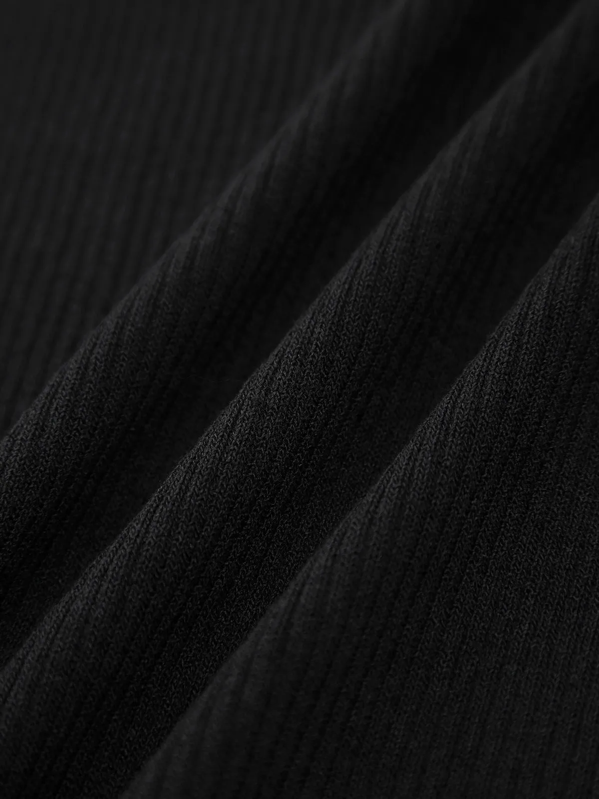Round Neck Sleeveless Contrast Knit Vest sold by COMMENSE product image thumbnail 4