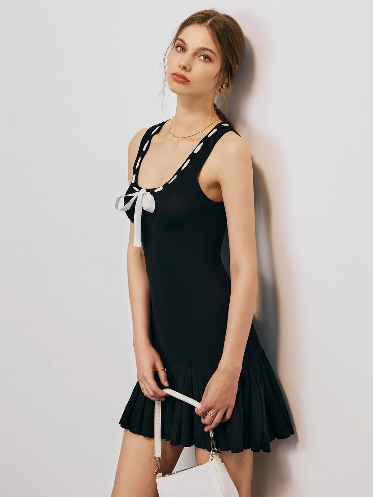 Bow Decor Pleated Short Dress sold by COMMENSE product image thumbnail 3