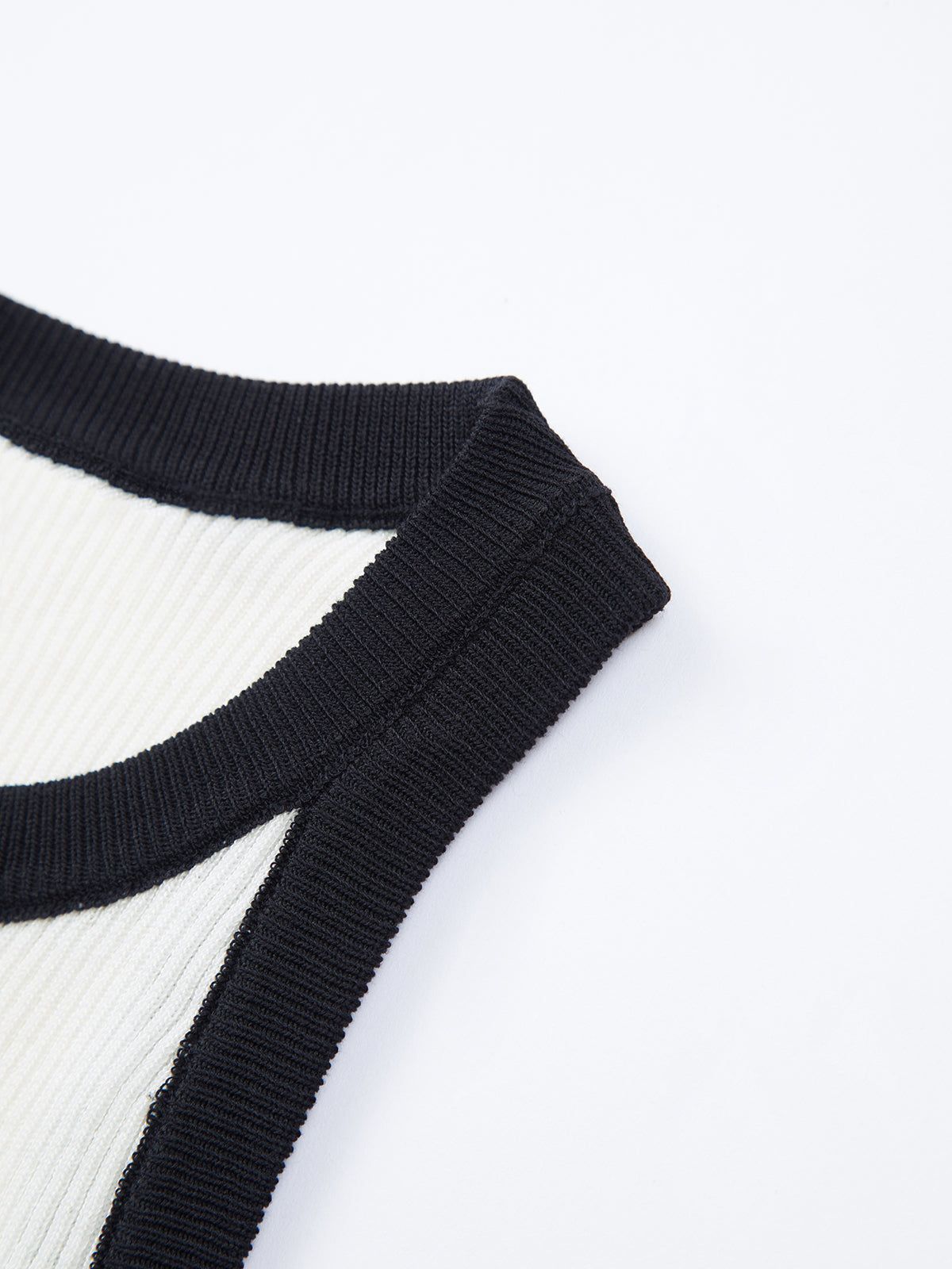 Contrast Trim Sweater Vest sold by COMMENSE product image thumbnail 2