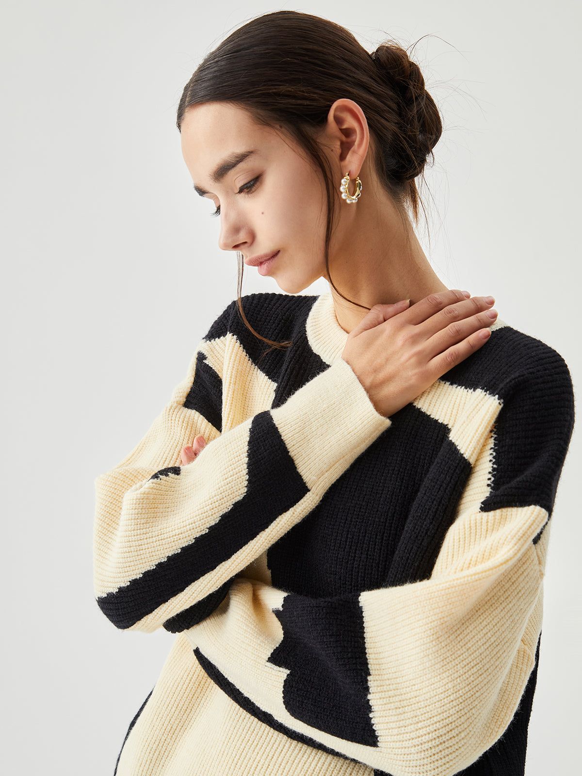 Asymmetric Colorblock Crew Neck Oversized Knit Sweater sold by COMMENSE product image thumbnail 4