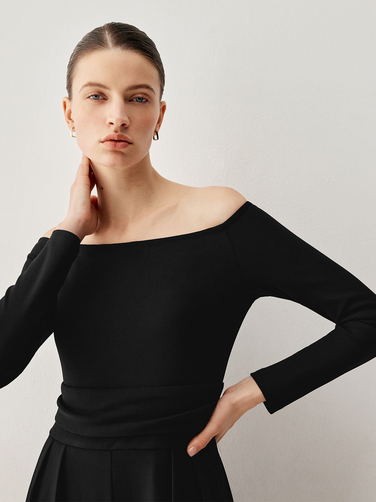 Off Shoulder Pleated Jumpsuit sold by COMMENSE product image thumbnail 5