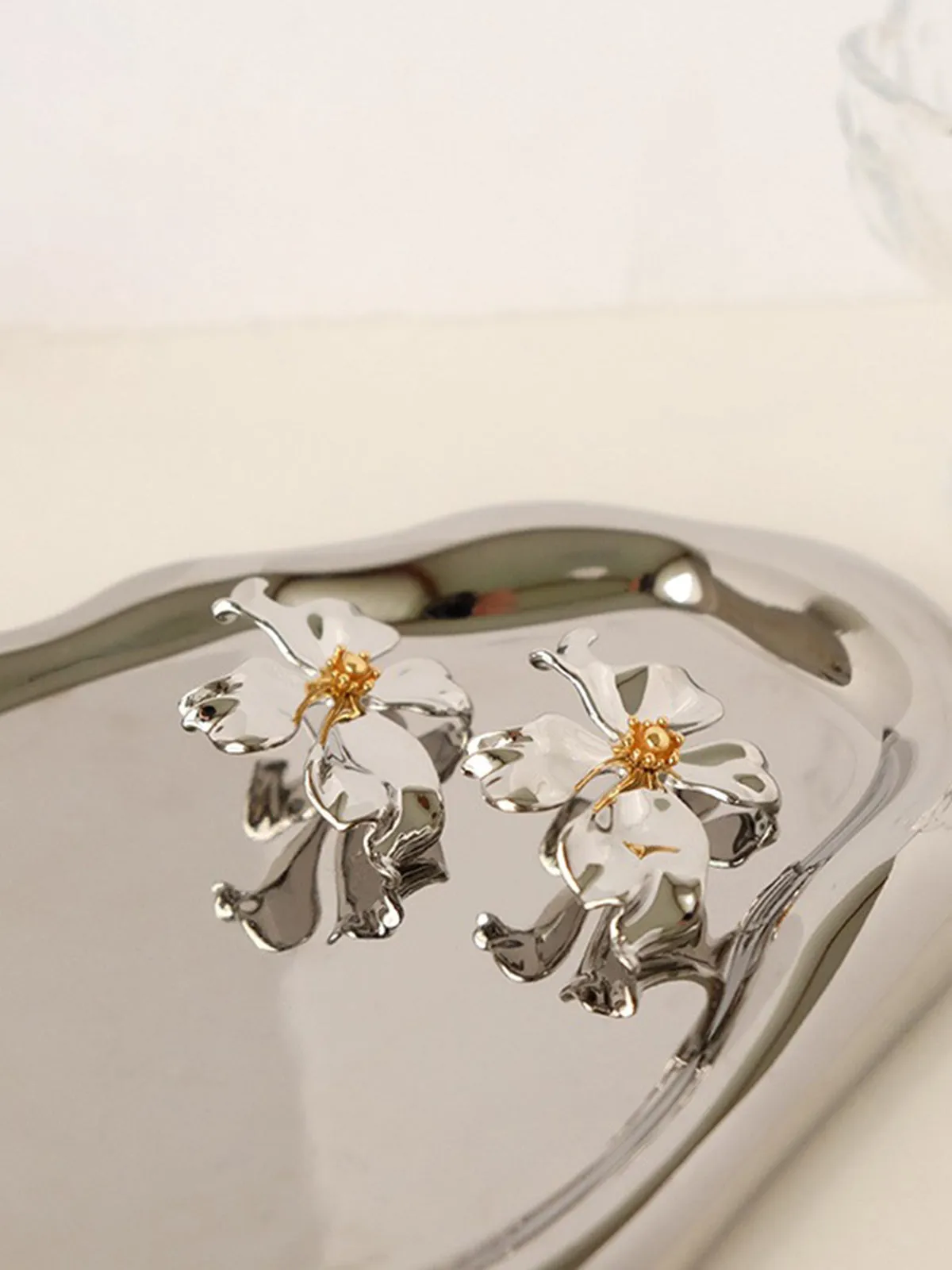 Metal Flower Earrings sold by COMMENSE product image thumbnail 4