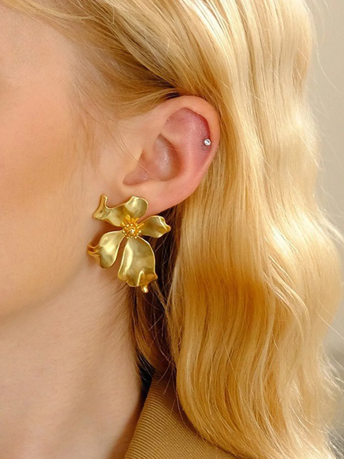 Metal Flower Earrings sold by COMMENSE product image thumbnail 3