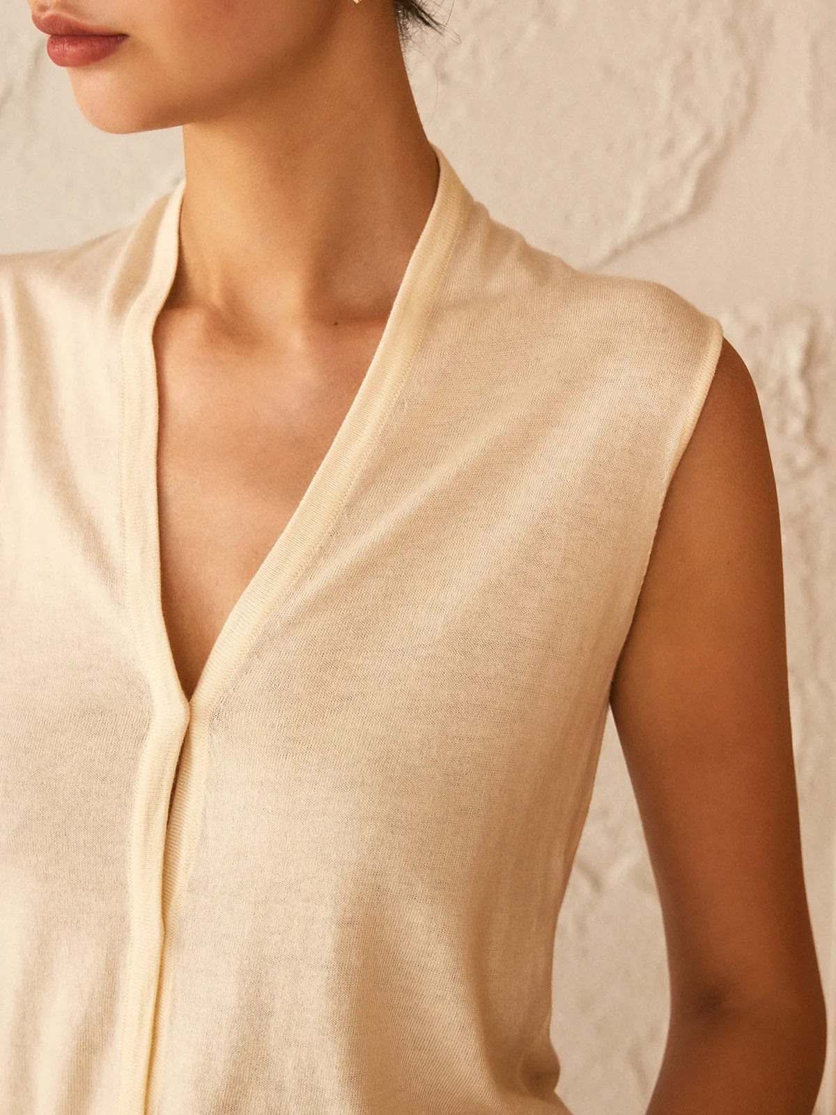 Solid V-Neck Loose Sweater Vest sold by COMMENSE product image thumbnail 5