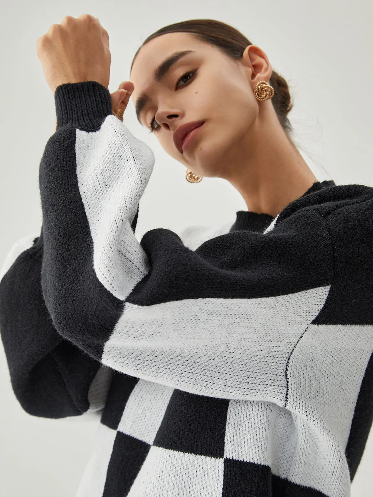Checkered Contrast Color Crew Neck Sweater sold by COMMENSE product image thumbnail 2