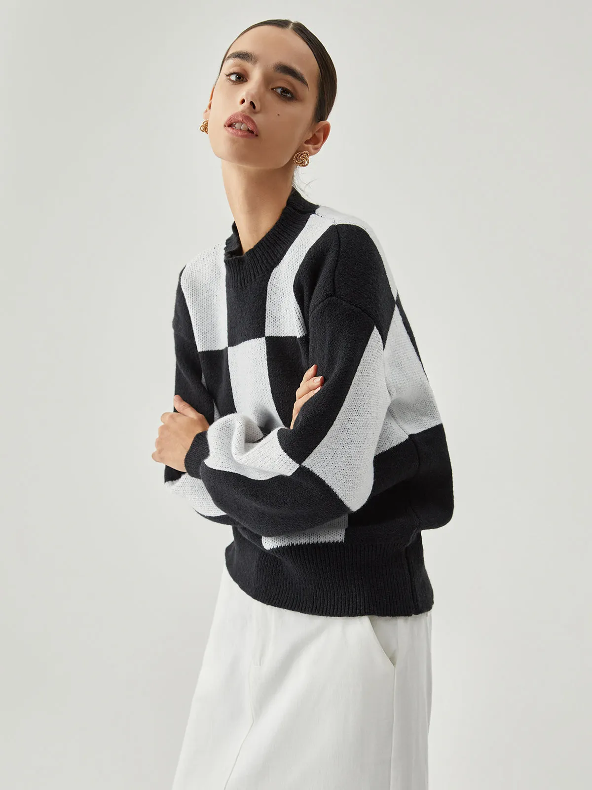 Checkered Contrast Color Crew Neck Sweater sold by COMMENSE product image thumbnail 4