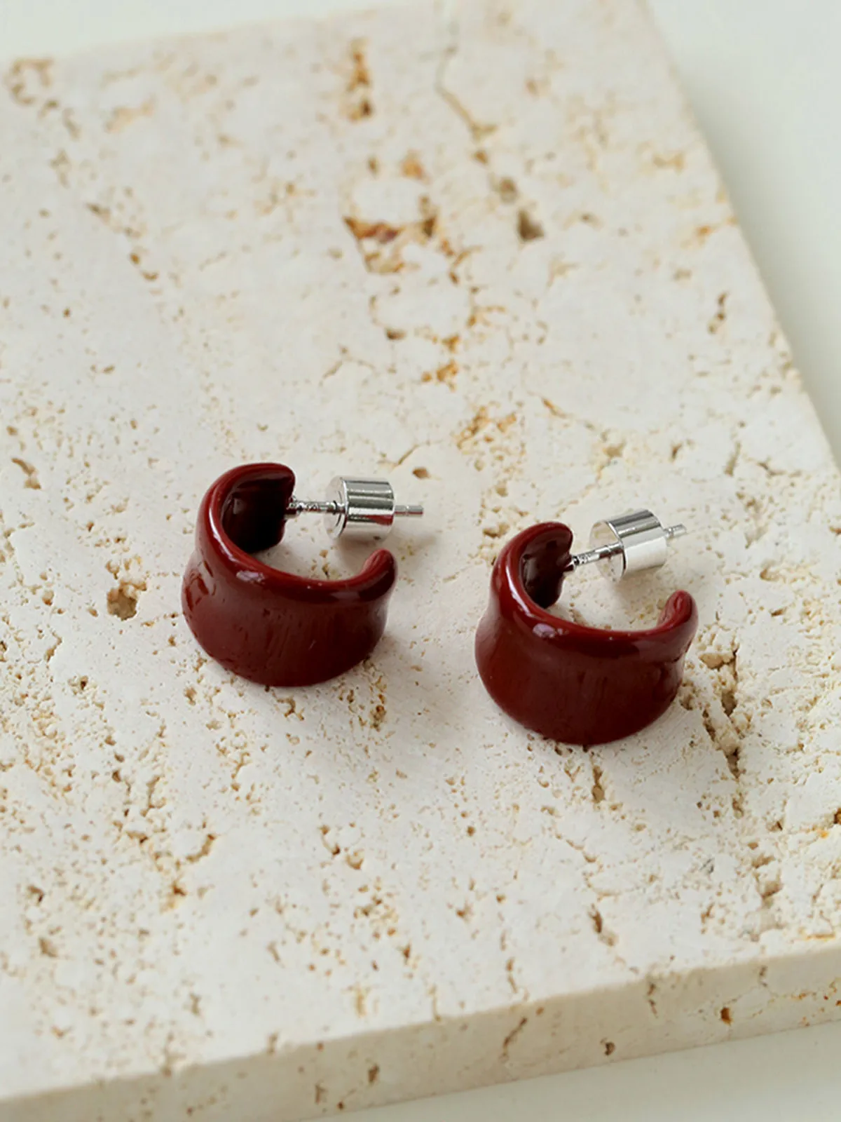 Textured Enamel C-Shaped Earrings sold by COMMENSE product image thumbnail 3