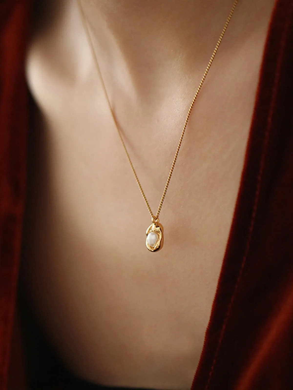 Golden Decor Pearl Pendant Necklace sold by COMMENSE product image thumbnail 3