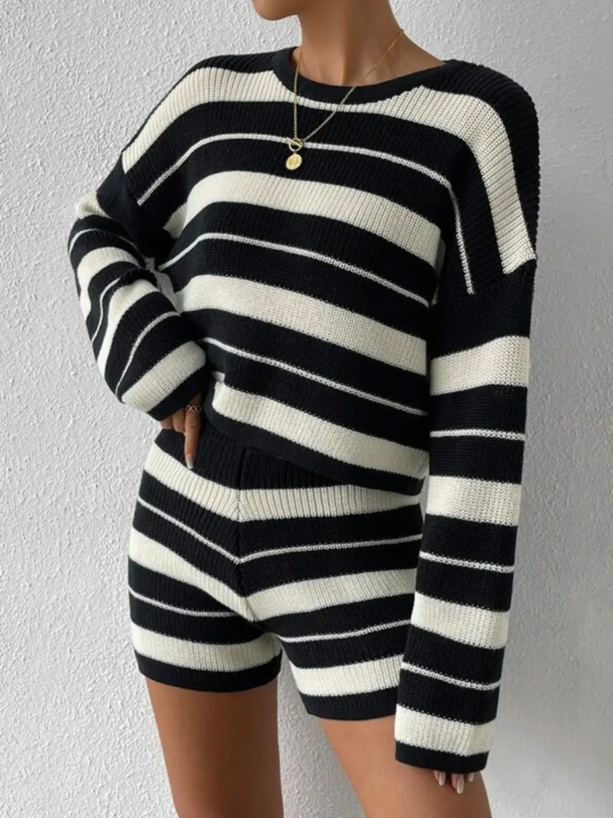 Two Tone Striped Knit Two Pieces Shorts Set sold by COMMENSE product image thumbnail 2