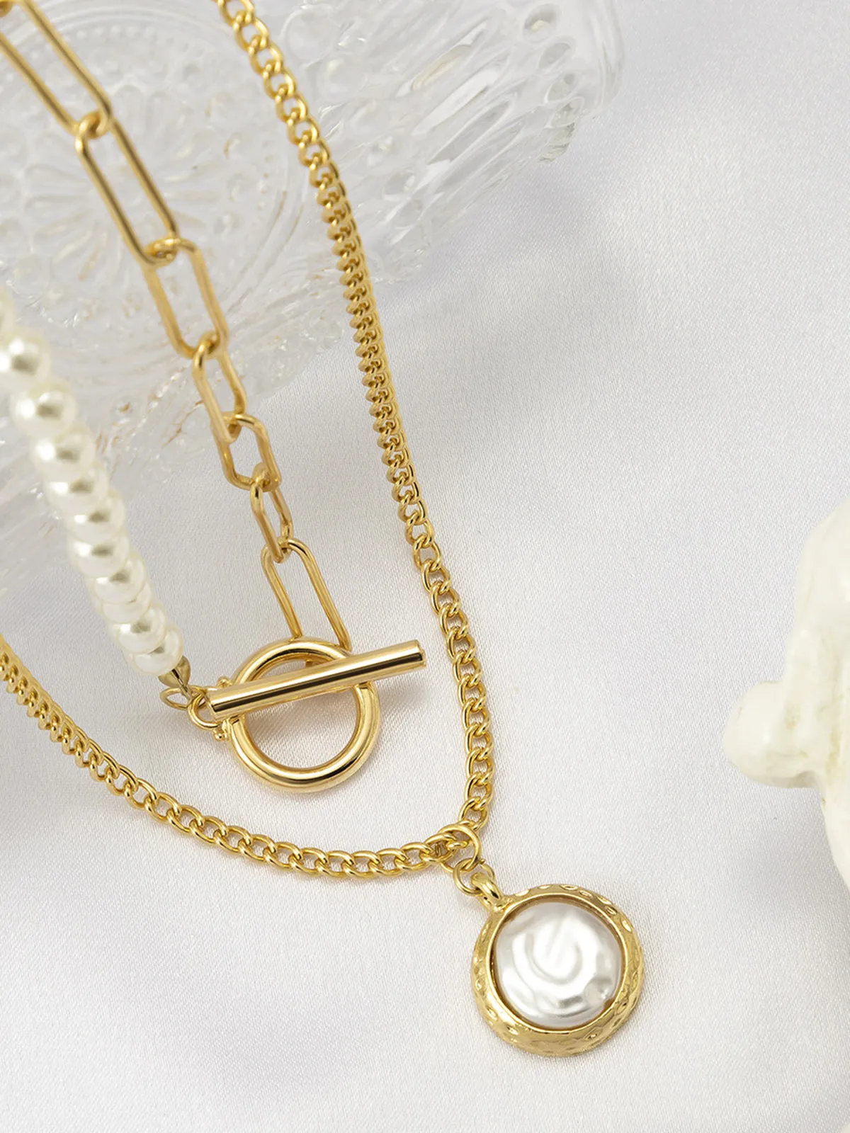 Faux Pearl Disc Pendant Necklace sold by COMMENSE product image thumbnail 4