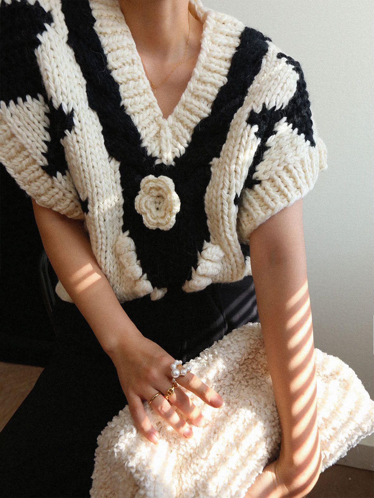 Wool-blend Two Tone Crocheted Floral Sweater Vest sold by COMMENSE product image thumbnail 5