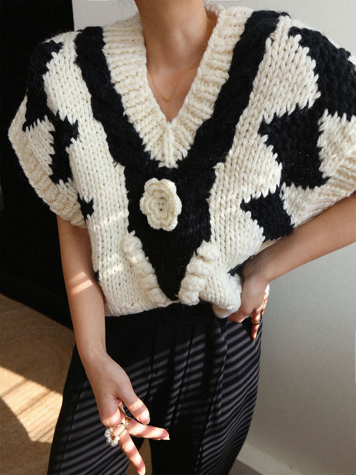 Wool-blend Two Tone Crocheted Floral Sweater Vest sold by COMMENSE product image thumbnail 4