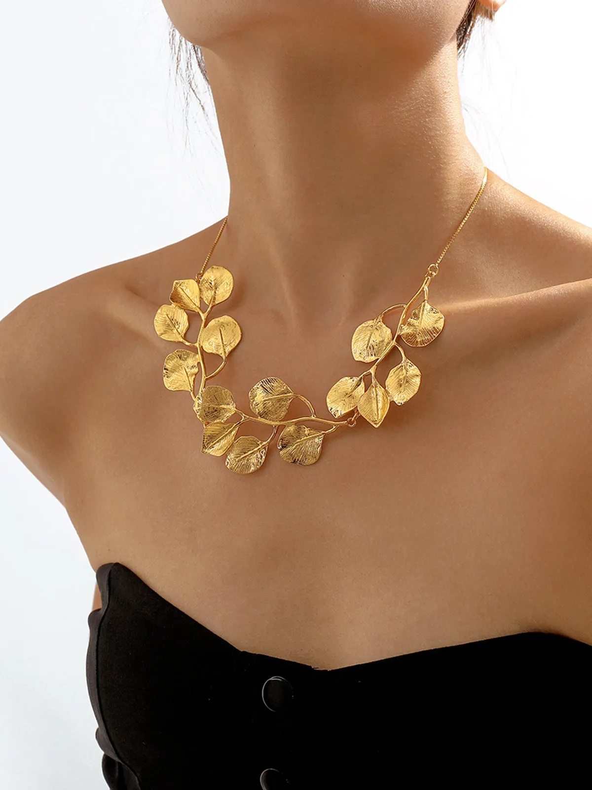 Vintage Alloy Leaf Design Necklace sold by COMMENSE product image thumbnail 2