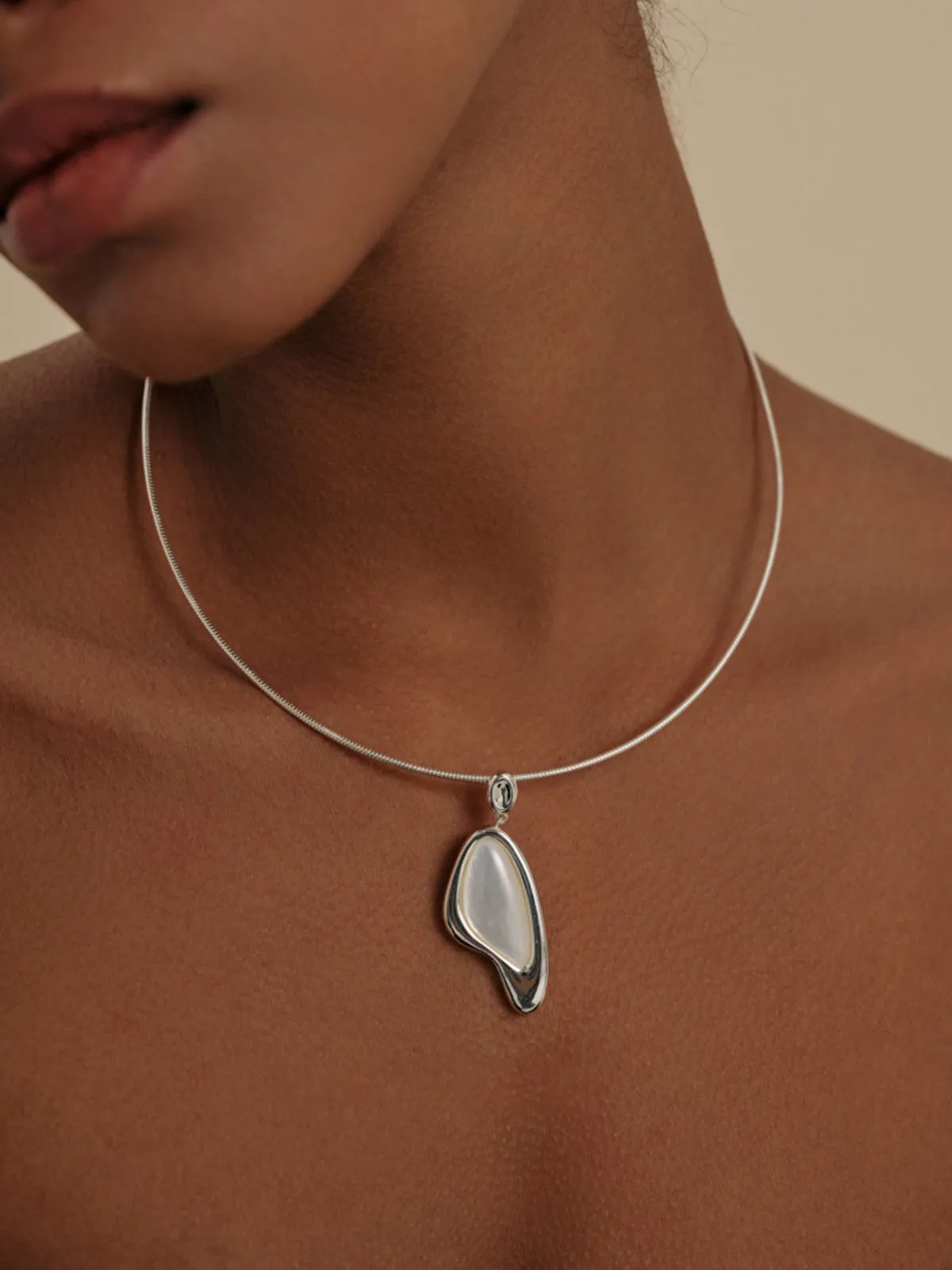 Luminous Pearl Pendant Necklace sold by COMMENSE product image thumbnail 3