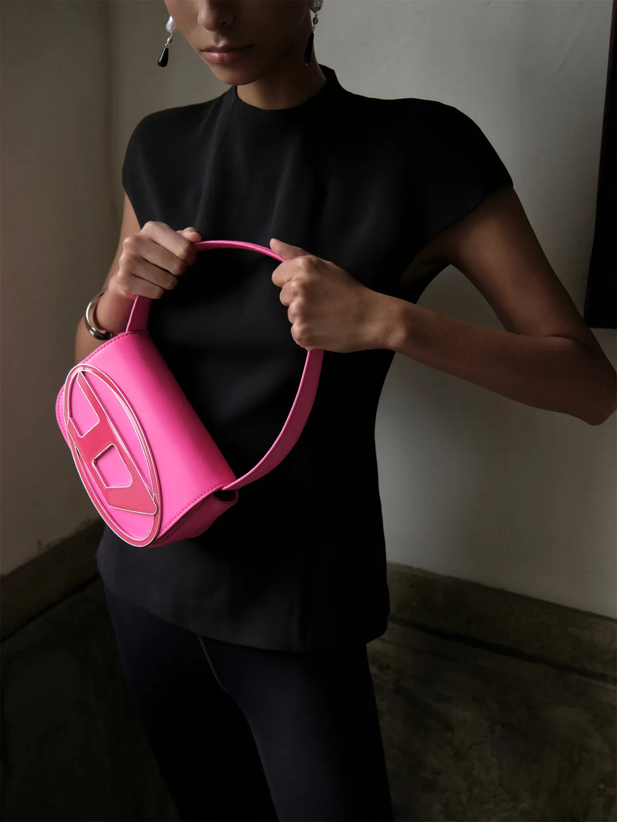 Minimalist Piping Corset Zipper Blouse sold by COMMENSE product image thumbnail 4