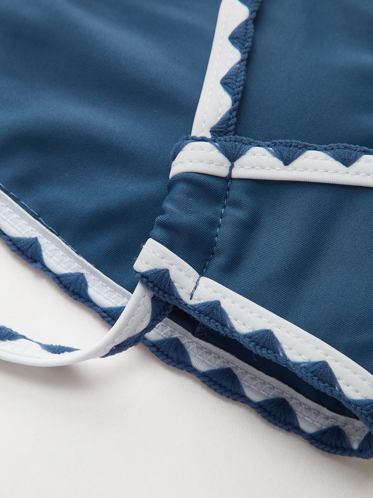 Contrast Trim Knotted Bikini Set sold by COMMENSE product image thumbnail 3